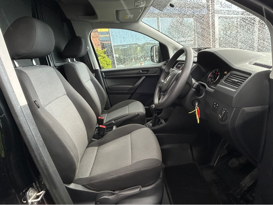 2020 Volkswagen Caddy - image 18