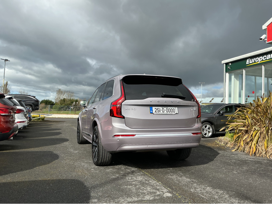 2025 Volvo XC90 - image 6