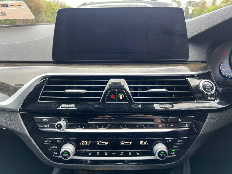 2017 BMW 5 Series - image 7