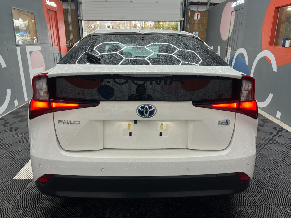 2022 Toyota Prius - image 3