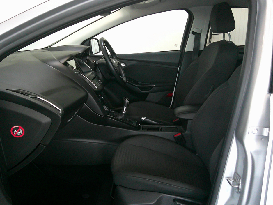 2017 Ford Focus - image 11