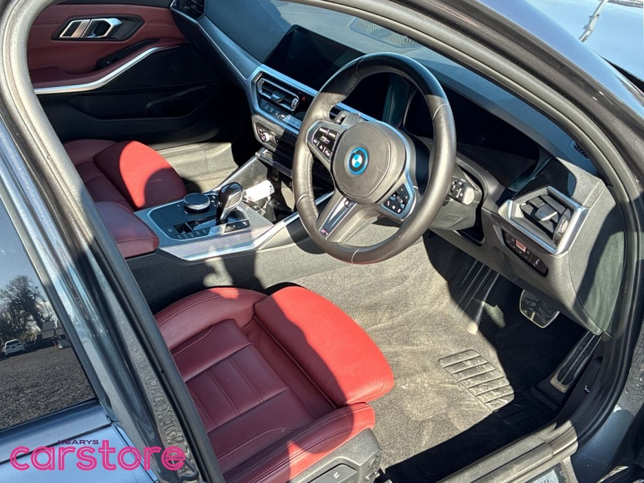 2021 BMW 3 Series - image 15