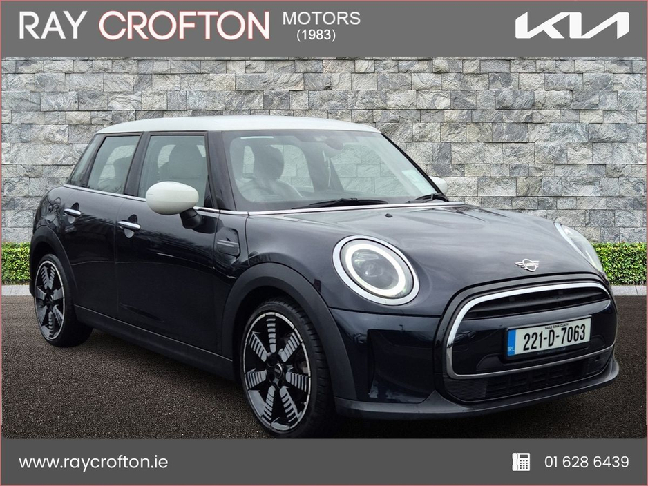 2022 MINI Hatch Cooper Exclusive €26,500