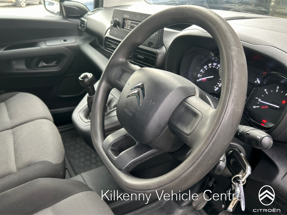 2021 Citroen Berlingo - image 25