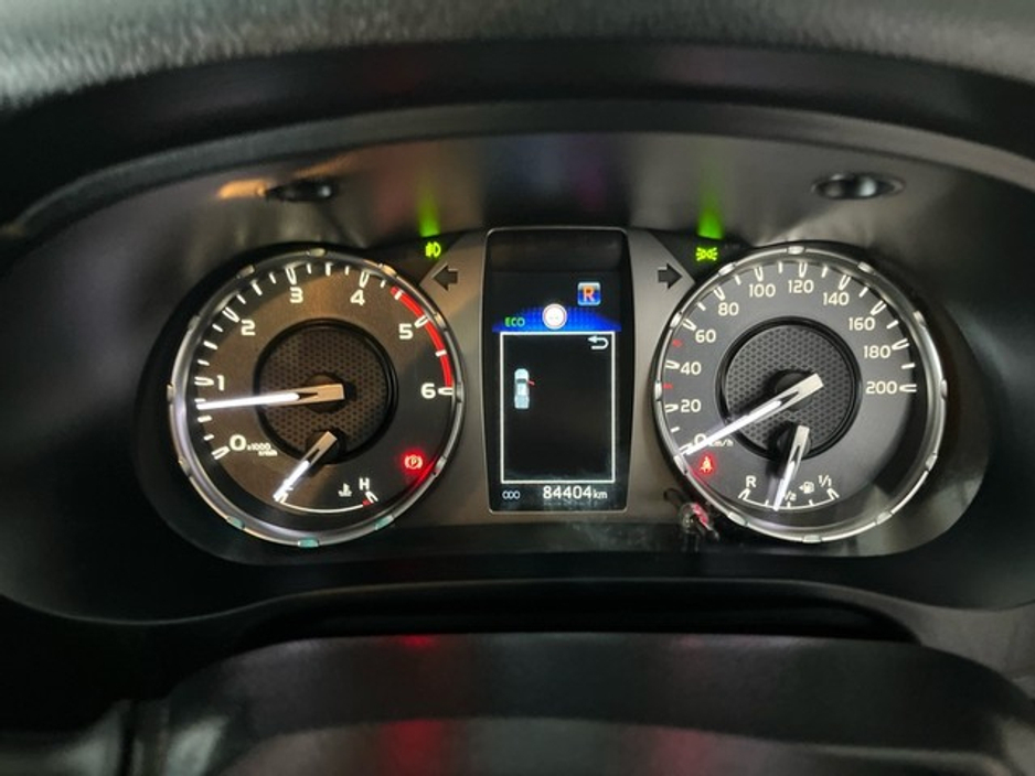 2023 Toyota Hilux - image 13