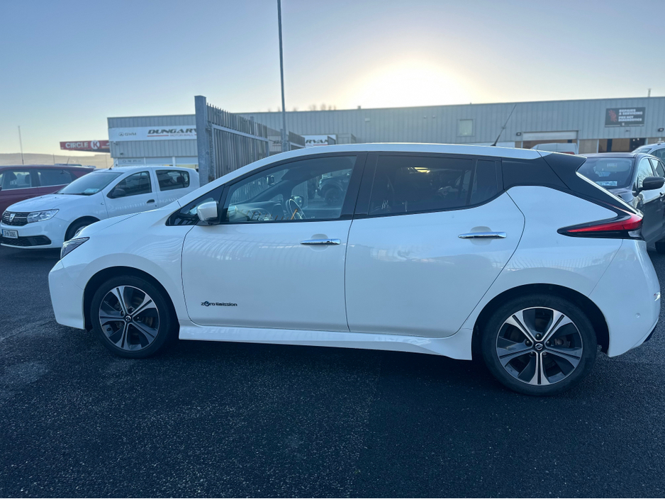 2018 Nissan Leaf - image 4