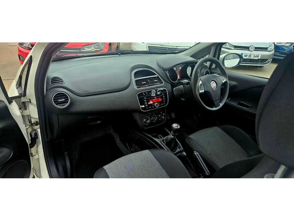 2015 Fiat Punto - image 21