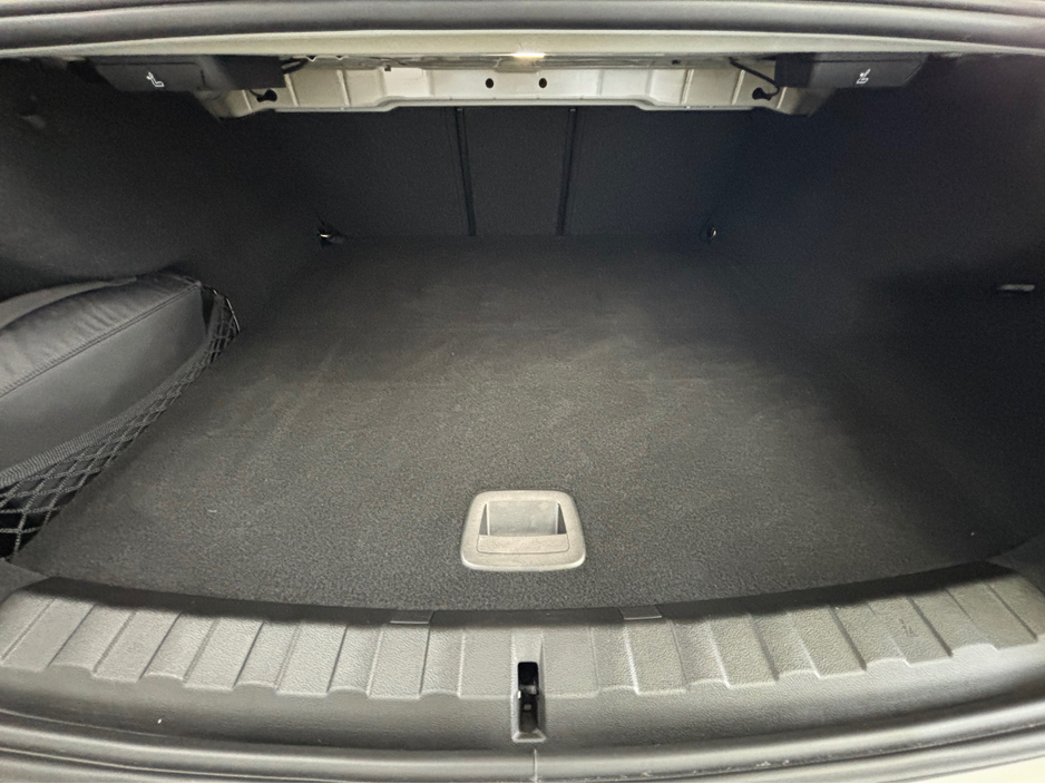 2020 BMW 3 Series - image 8