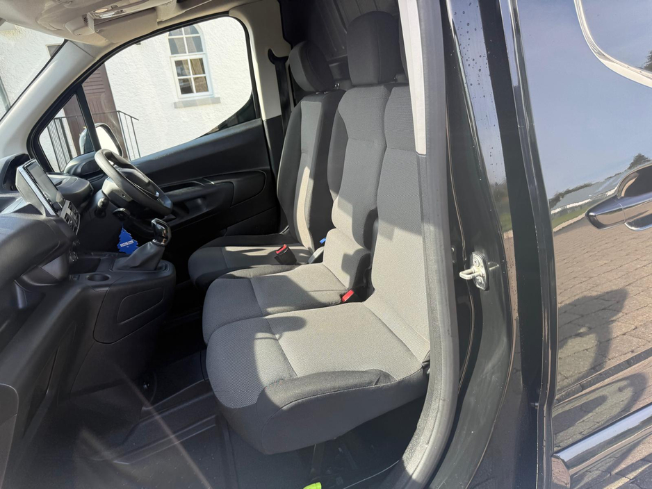 2019 Peugeot Partner - image 12