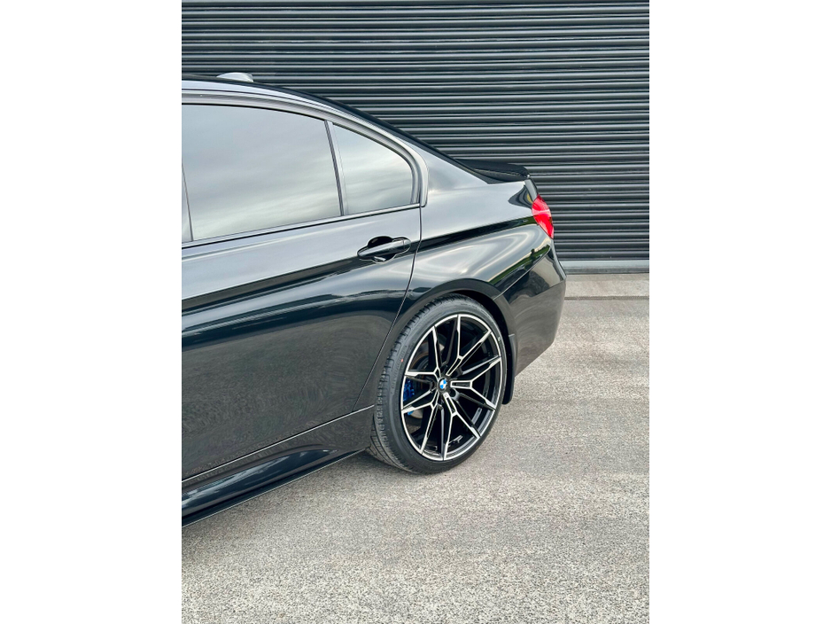 2019 BMW 3 Series - image 14