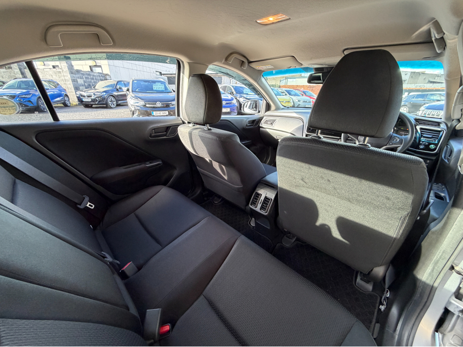 2020 Honda Grace - image 21