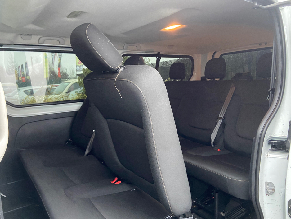 2016 Renault Trafic 9 Seat  Minibus 5 Door