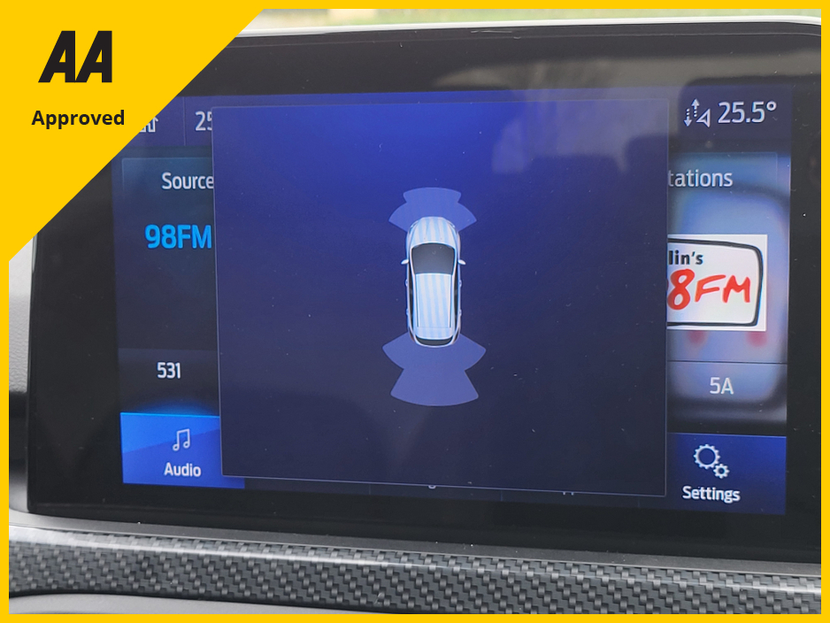 2019 Ford Focus - image 2