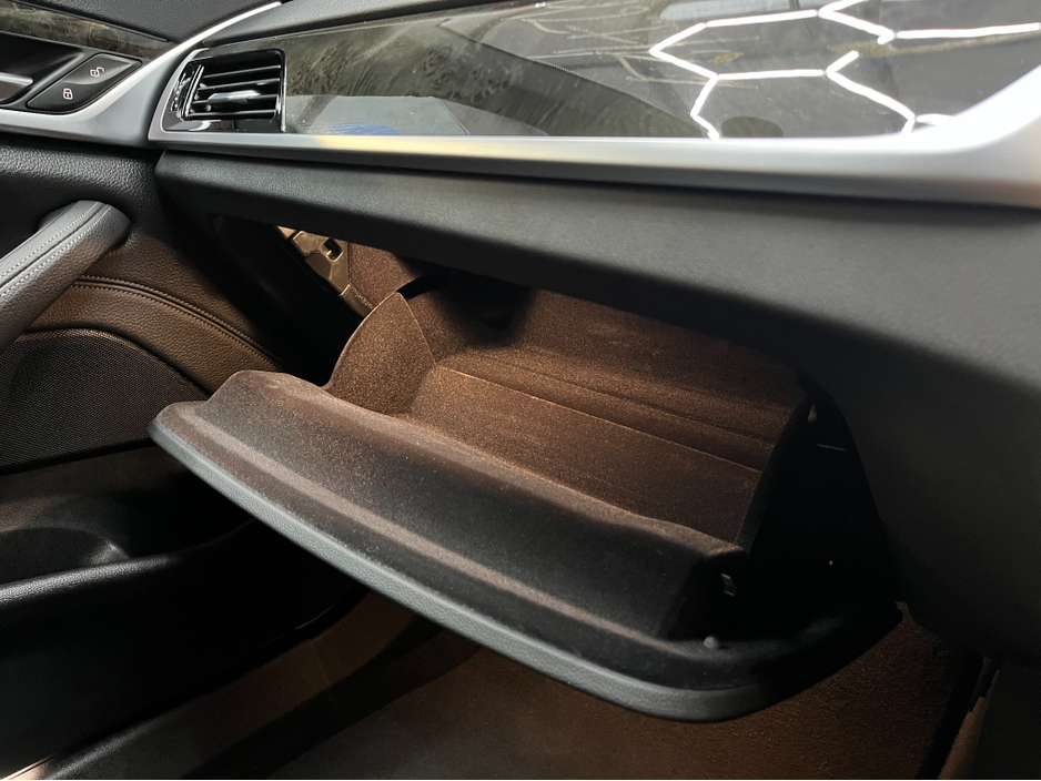 2021 BMW 5 Series - image 19