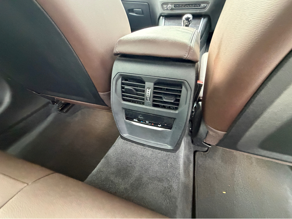 2021 BMW 3 Series - image 13