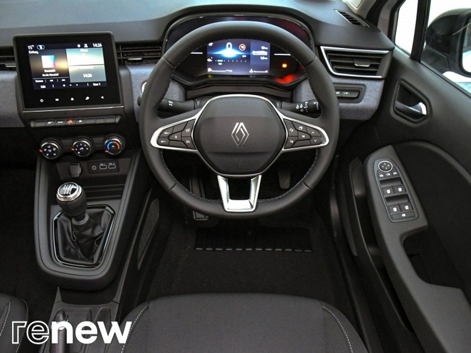 2025 Renault Clio - image 2