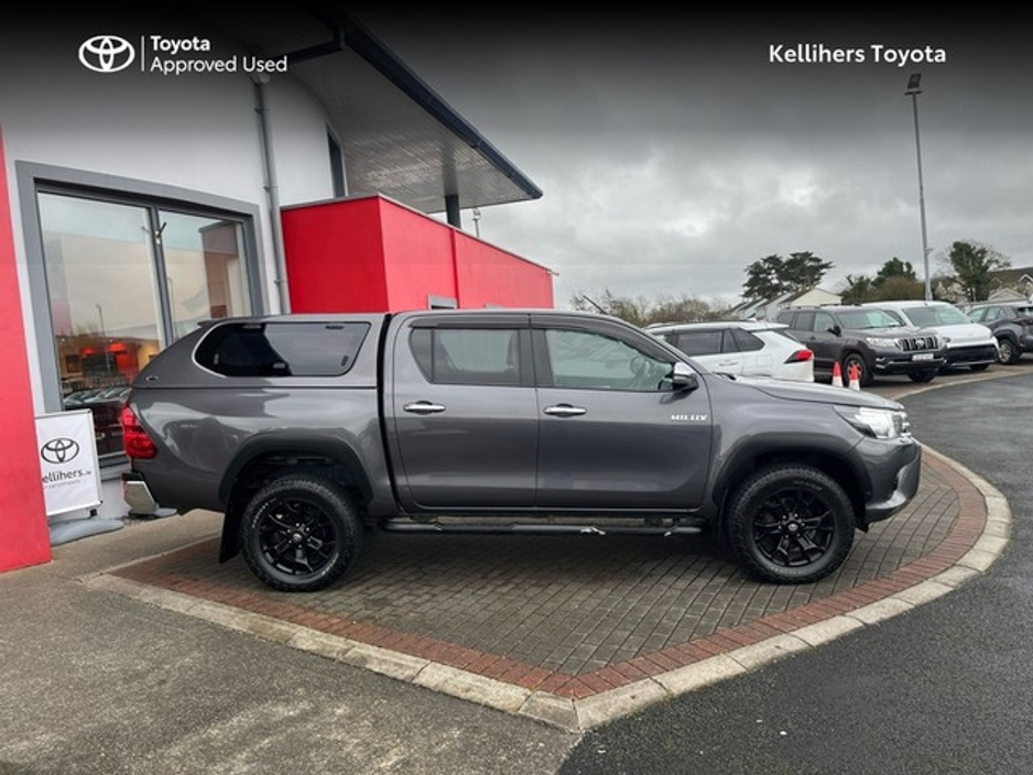 2020 Toyota Hilux - image 3