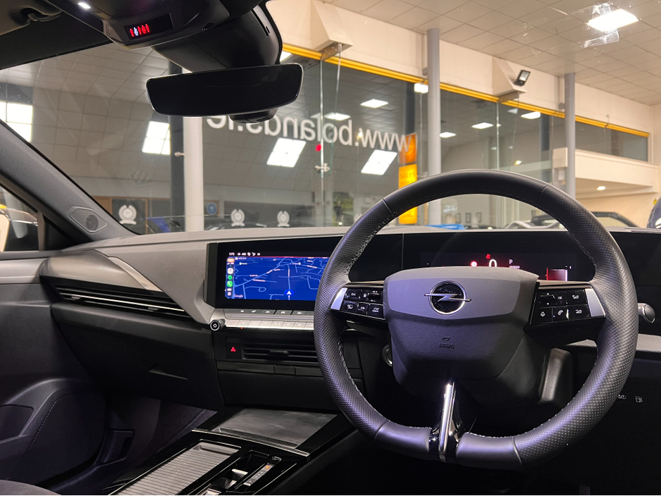 2024 Opel Astra Amazing Car 180BHP Hybrid Auto Top Of The Sportsline GS Huge Spec As New Only 3900 Kms www.bolands.ie Est.1955 €32,950