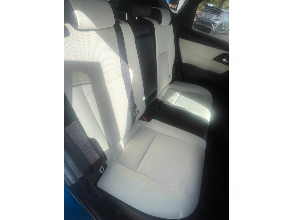 2016 Toyota Auris - image 11