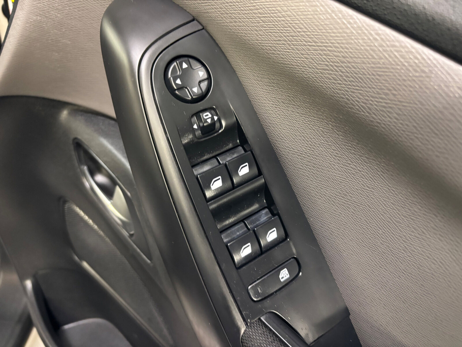 2017 Citroen C4 - image 11