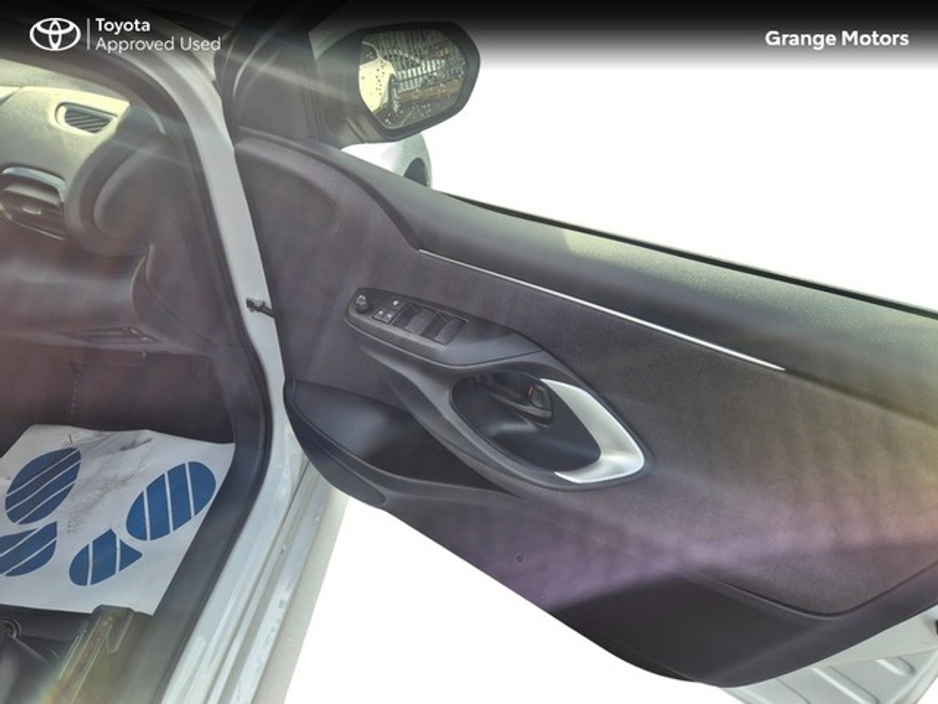 2023 Toyota Yaris 1.5 HYBRID L/SPORT 5DR €24,950