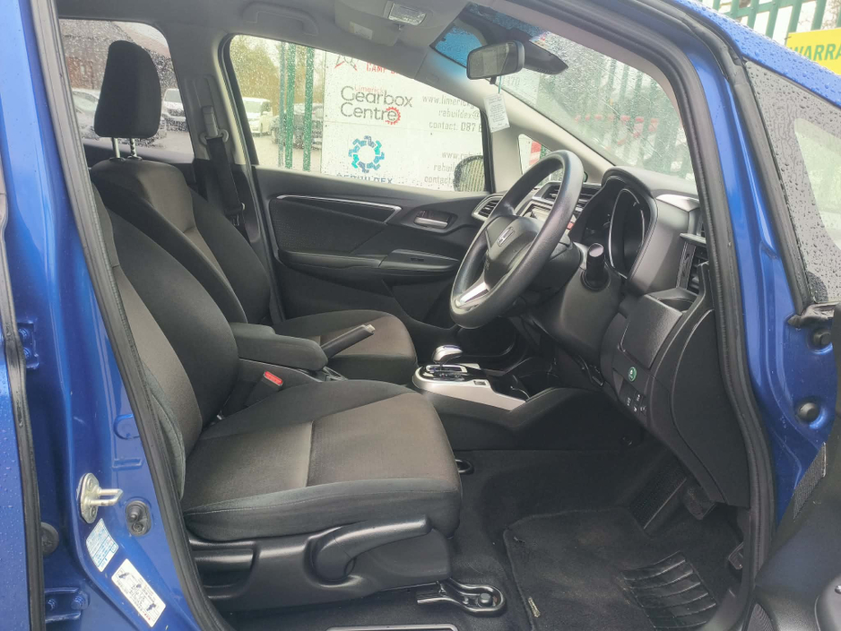 2016 Honda Fit - image 9