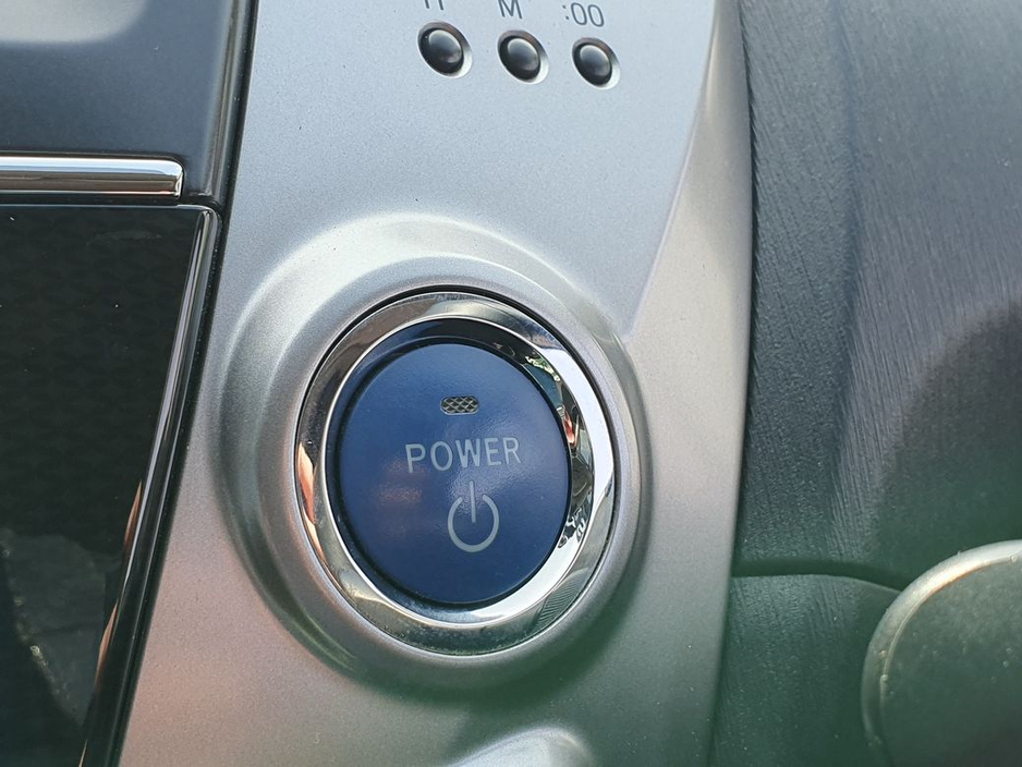 2016 Toyota Prius+ - image 14