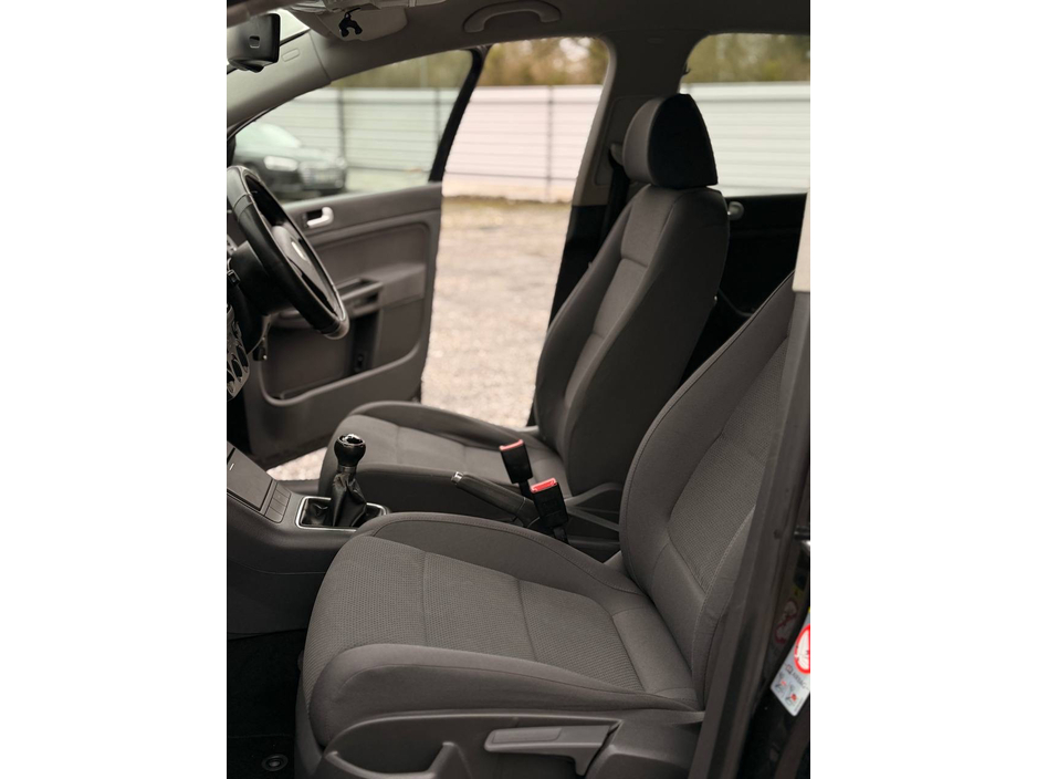 2006 Volkswagen Golf - image 18