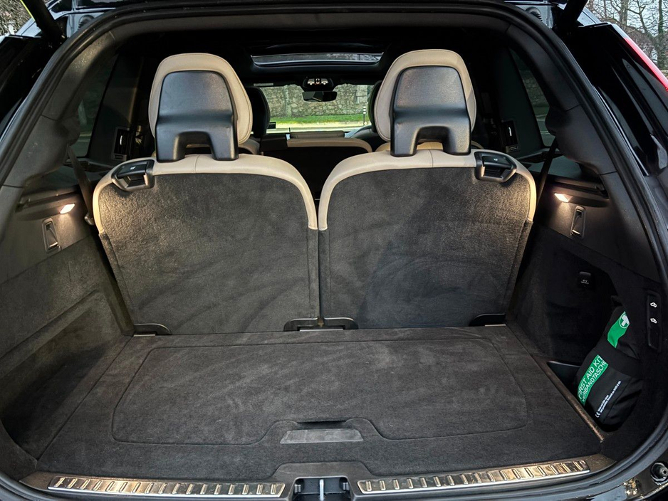 2025 Volvo XC90 - image 24