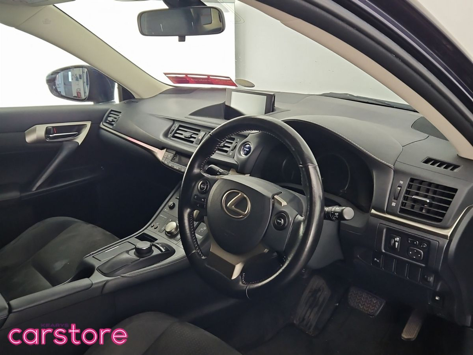 2016 Lexus CT 200 h - image 9