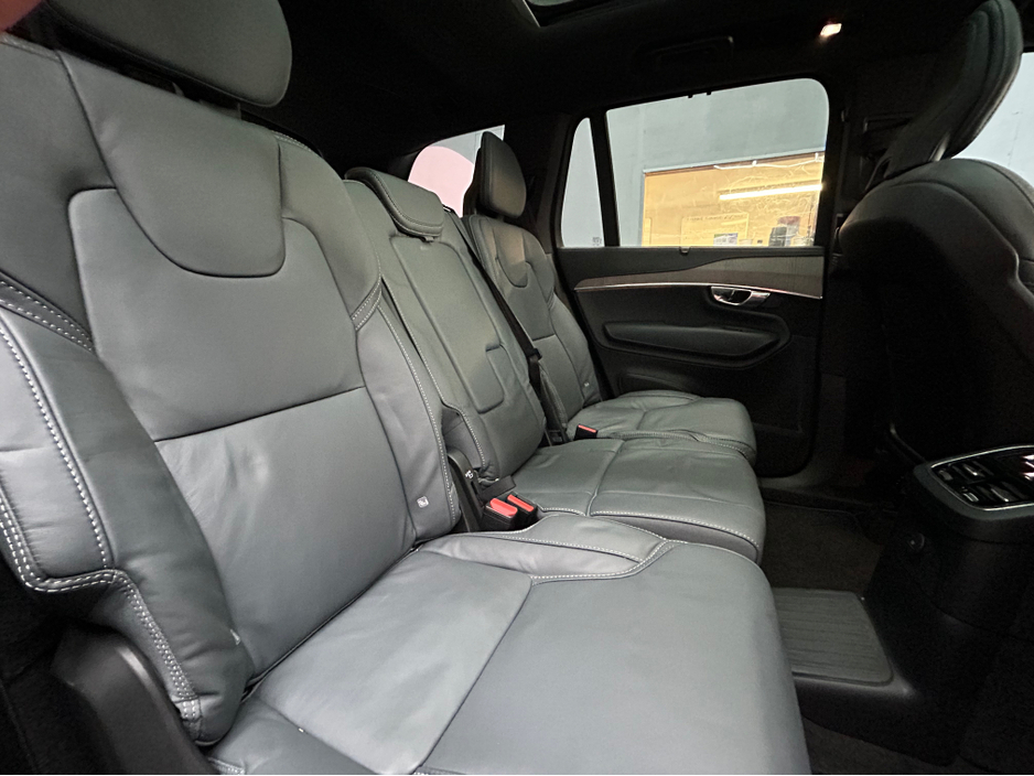 2022 Volvo XC90 - image 13