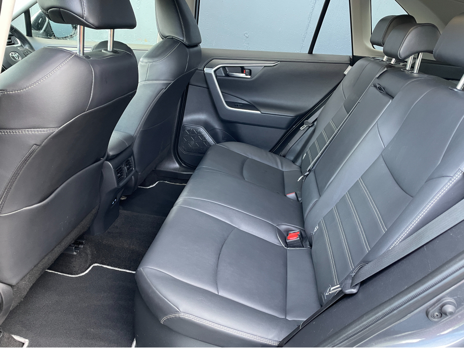 2022 Toyota Rav4 - image 10