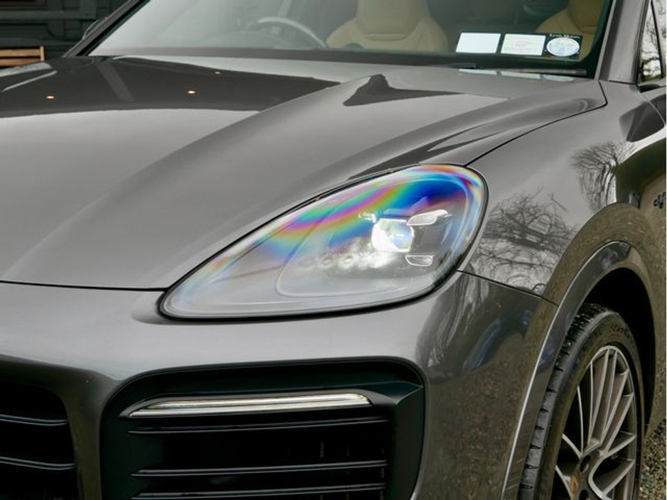2021 Porsche Cayenne - image 9