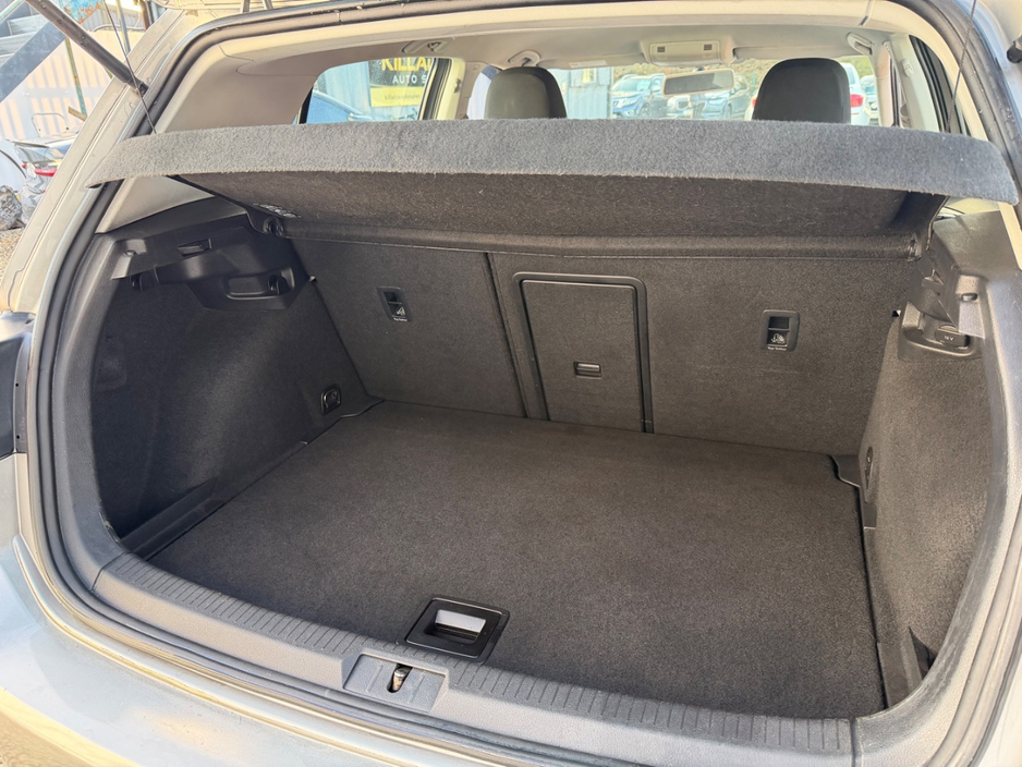 2013 Volkswagen Golf - image 17