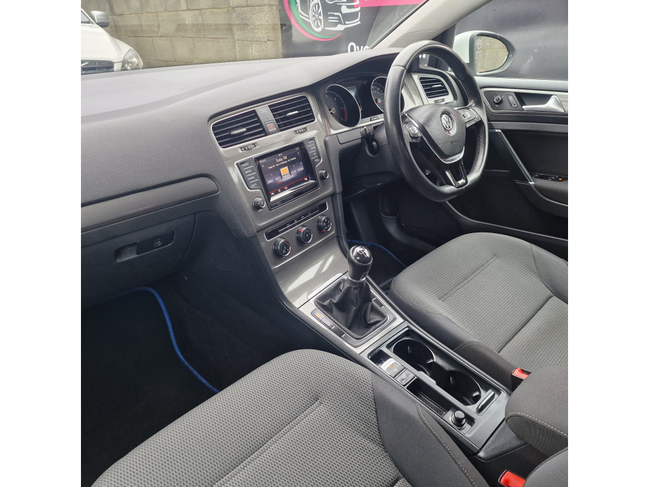 2013 Volkswagen Golf - image 11