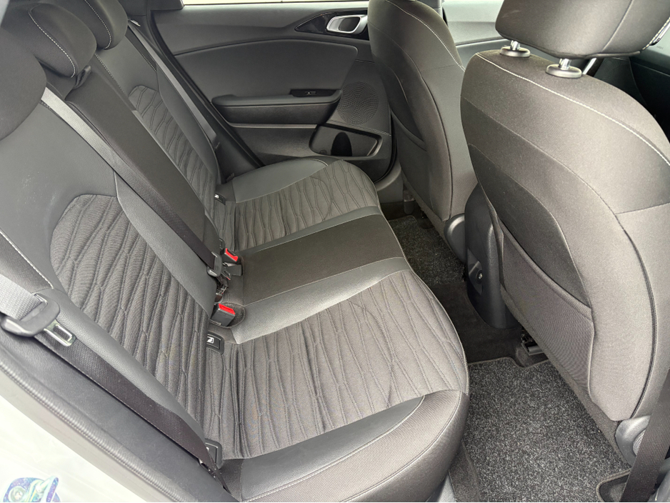 2025 Kia Ceed - image 11