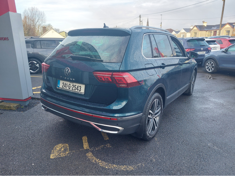 2024 Volkswagen Tiguan - image 3