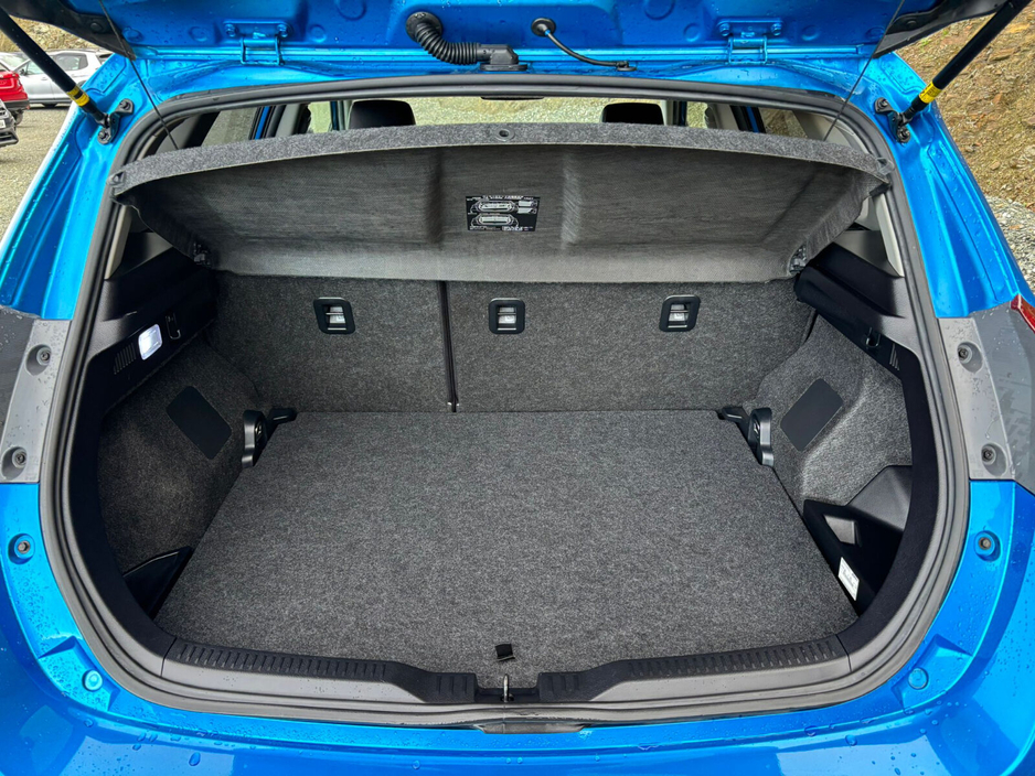 2016 Toyota Auris Hybrid €13,950