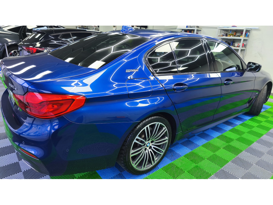 2018 BMW 5 Series - image 9