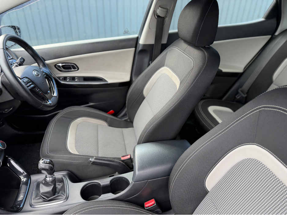 2017 Kia Ceed - image 40