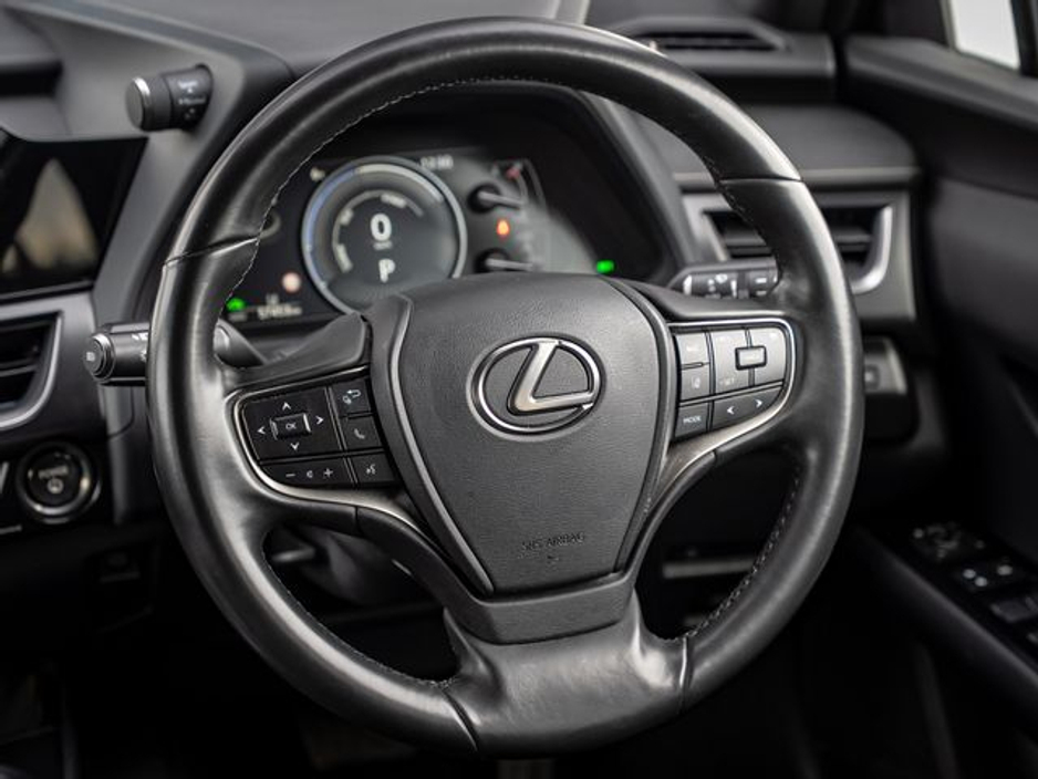 2023 Lexus UX 250 H - image 9