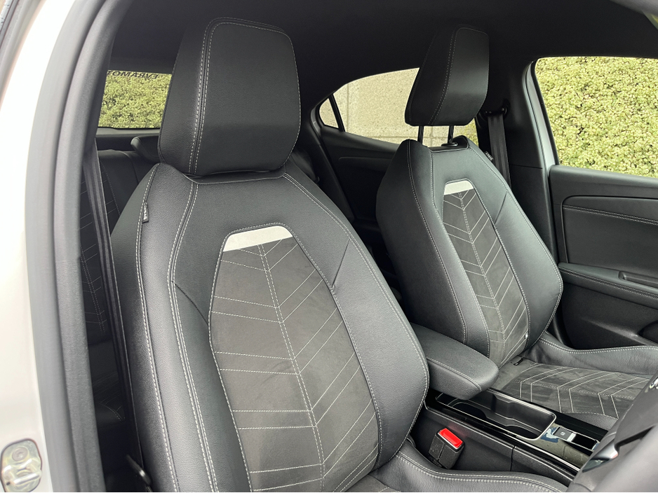 2024 Opel Mokka GS 1.2 PETROL AUTOMATIC //HEATED SEATS AND STEERING WHEEL//MASSAGE DRIVERS SEAT//REVERSE CAMERA//KEYLESS ENTRY//ADAPTIVE CRUISE CONTROL// €23,950