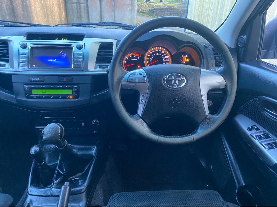 2014 Toyota Hilux - image 8