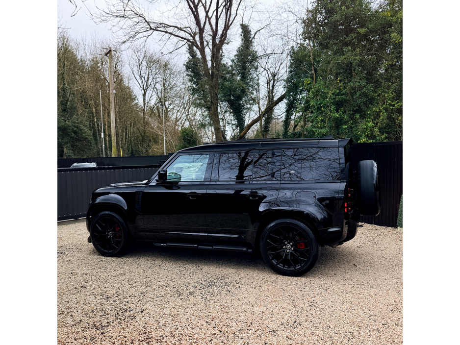 2021 Land Rover Defender - image 15