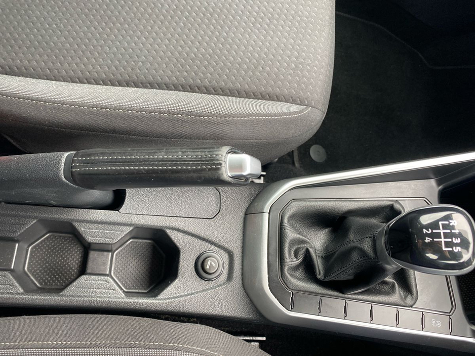 2022 Volkswagen Taigo - image 20