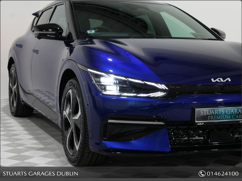 2022 Kia EV6 EV6 GT LINE: YACHT BLUE METALLIC, BLACK AND IVORY ALCANTARA INTERIOR, SUNROOF, 360 CAMERAS, WIRELESS CHARGING, HEADS UP DISPLAY €31,945