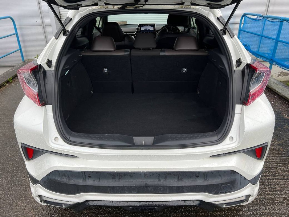 2018 Toyota C-HR MODELLISTA 1.8 HYBRID // 18" DIAMOND CUT ALLOYS // HEATED SEATS // PARKING SENSORS €19,900