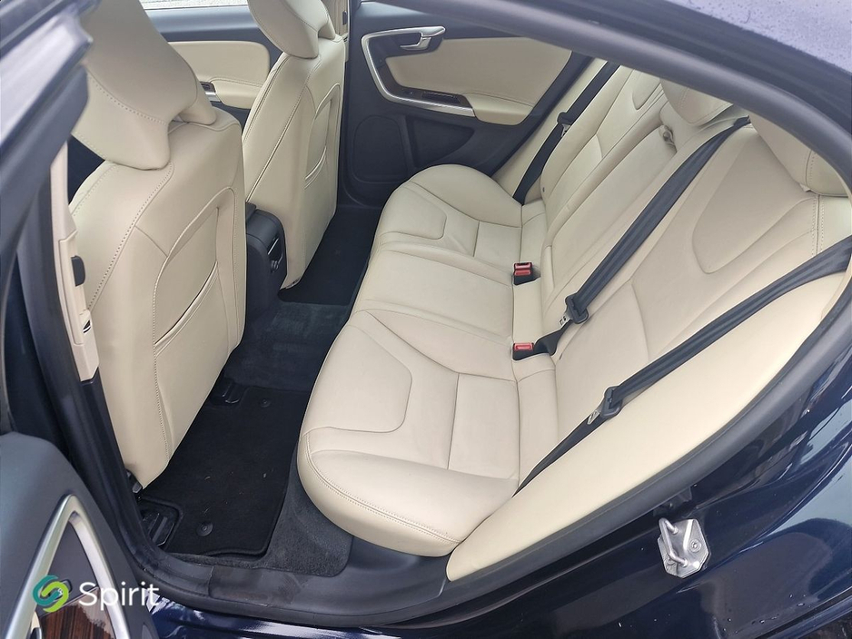 2018 Volvo S60 - image 5