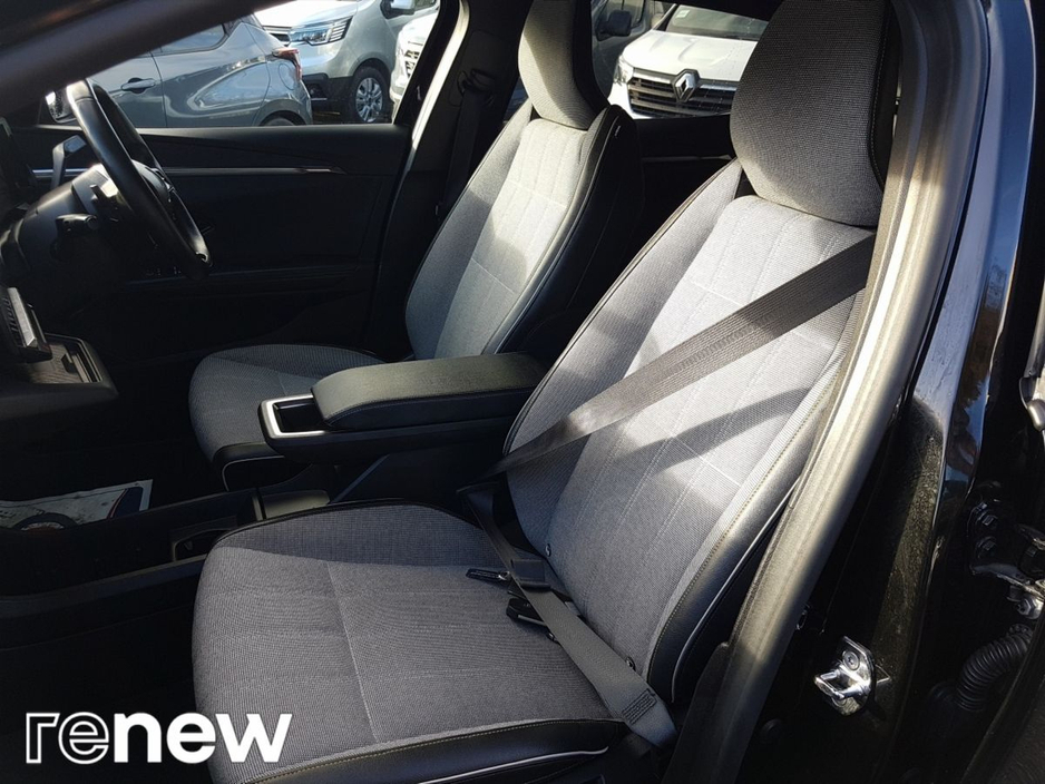 2023 Renault Megane E-Tech EV60 220hp Techno €24,995