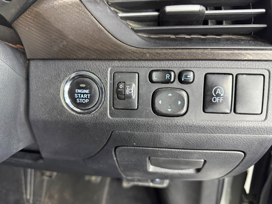 2015 Toyota Avensis - image 26